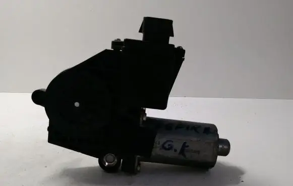 Toyota Avensis T220 Front door window regulator motor 0130821753 119805106