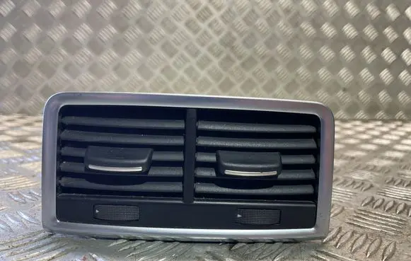 Audi Q7 4L Rear air vent grill 4L0819203