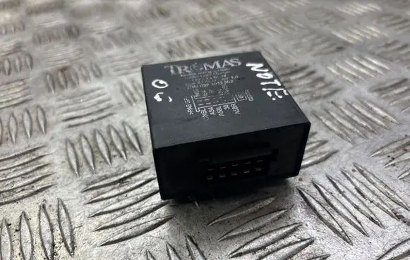 Nissan Note (E11) Tow bar relay FA062909