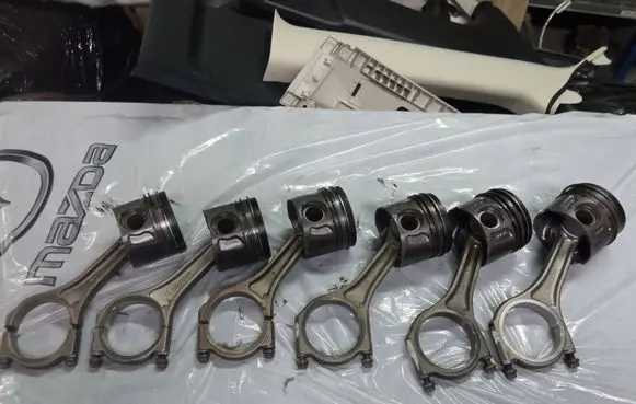 Jaguar XF Piston with connecting rod h268X