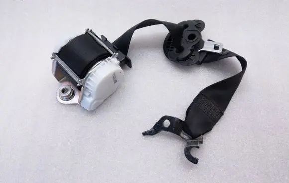 BMW 1 E81 E87 Front seatbelt 33059848 33041289