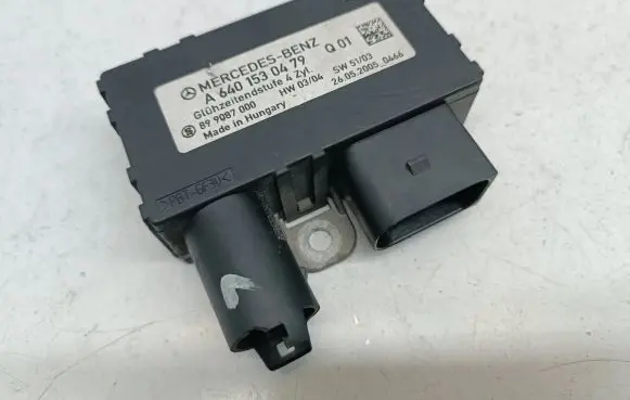 Mercedes-Benz A W169 Glow plug pre-heat relay A6401530479 899087000