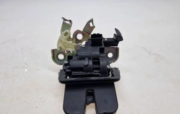 Loading door lock