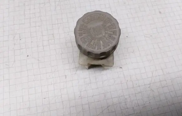 Honda Civic Brake fluid reservoir 