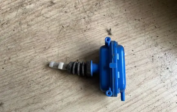 Audi 100 200 5000 C3 Central locking vacuum pump 443862153B
