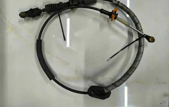 Chevrolet Captiva Gear shift cable linkage 