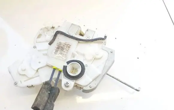Honda CR-V Front door lock 72651swae1 72651-swa-e1