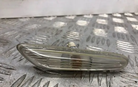 BMW 5 E60 E61 Front fender indicator light 8382104