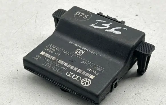 Volkswagen PASSAT B6 Gateway control module 3C0907530C 402063 3C0907951A