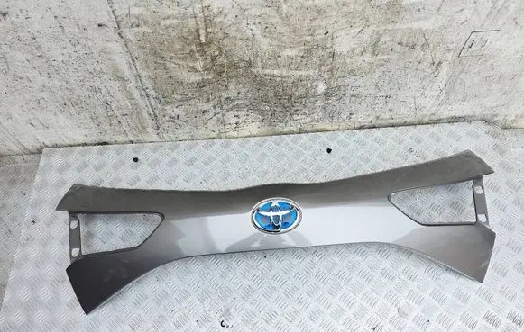 Toyota Yaris Tailgate trim 768110DA30