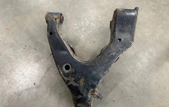 Toyota Land Cruiser (J100) Front control arm