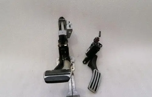 Nissan GT-R Accelerator throttle pedal 18002JF00A