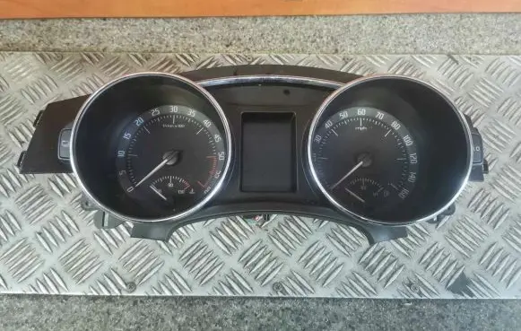 Skoda Superb B6 (3T) Speedometer (instrument cluster) 3T2920941K