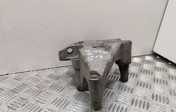 Volkswagen PASSAT B6 Engine mounting bracket 03G199207A