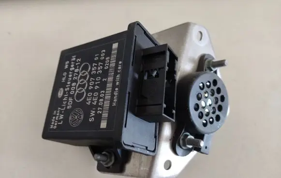 Audi A8 S8 D3 4E Light module LCM 4E0907357 4E0910357