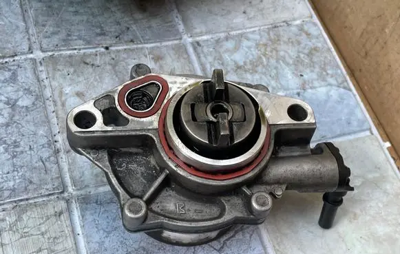 Ford Fiesta Vacuum pump