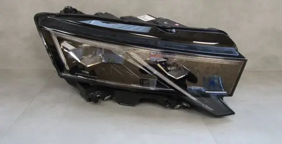 Skoda Octavia Mk4 Headlight/headlamp 5E4941036 0301134234AA LE22A6498