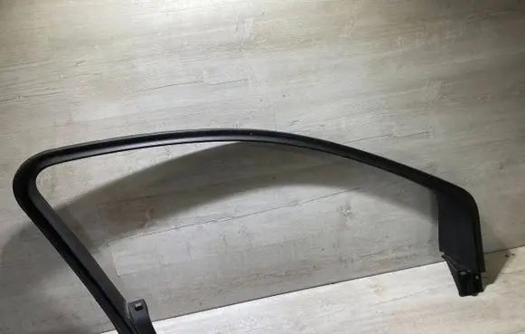 Front door glass trim molding