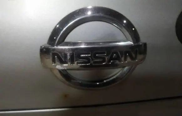 Nissan Almera Tino Manufacturer badge logo/emblem 