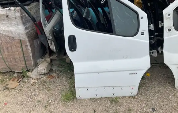 Opel Vivaro Front door