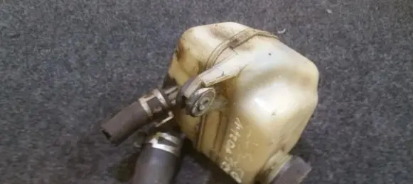 Mazda 323 Power steering fluid tank/reservoir