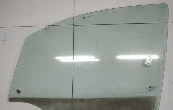 Opel Zafira A Front door window glass four-door AS2