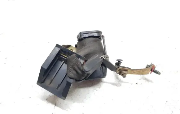 Volvo V40 Middle seatbelt (rear) 
