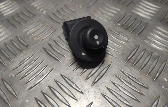 Citroen Xsara Picasso Wing mirror switch 185526