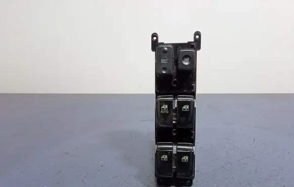 Hyundai Sonata Electric window control switch 93570-3K310QS