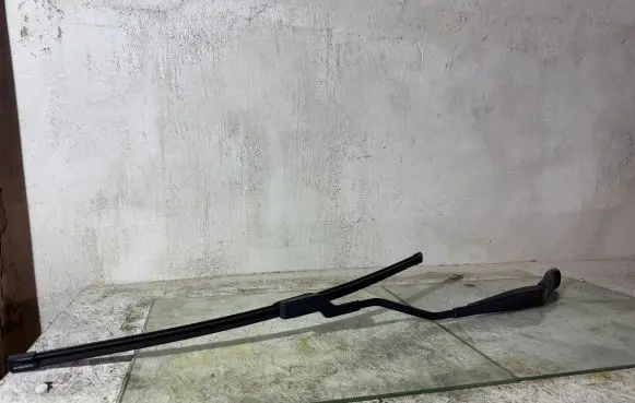 Volvo V40 Windshield/front glass wiper blade 31276059