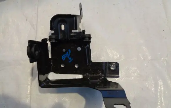Peugeot 3008 II ABS pump bracket 