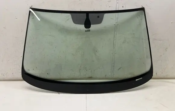 Volkswagen PASSAT B8 Front windscreen/windshield window