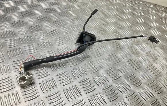 Volkswagen Touareg II Positive cable (battery) 7P0971225B