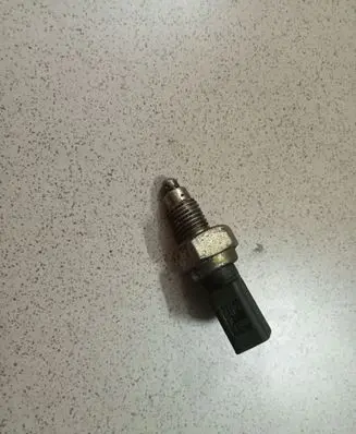 Skoda Octavia Mk2 (1Z) Fuel pressure sensor 02K945415C