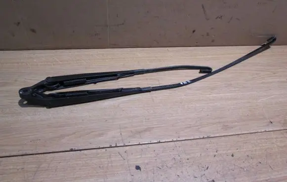 Volkswagen Fox Front wiper blade arm 5Z0955409A 5Z0955410A