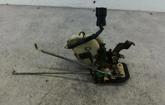 KIA Sorento Front door lock 