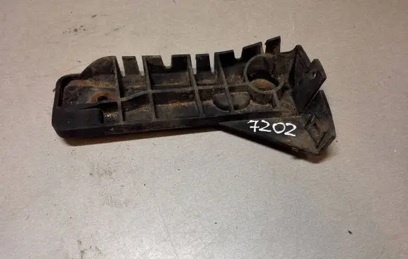 Front bumper mounting bracket