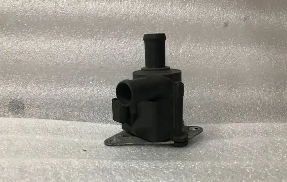 Volvo S60 Electric auxiliary coolant/water pump 31338211