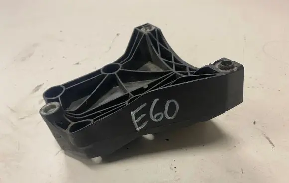 BMW 5 E60 E61 A/C compressor mount bracket 7792202 4011810