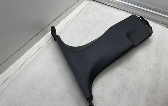 Tesla Model Y (B) pillar trim (bottom) 149462301E C4J22313000050