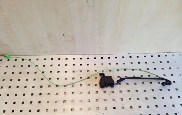 Fuel tank cap lock motor