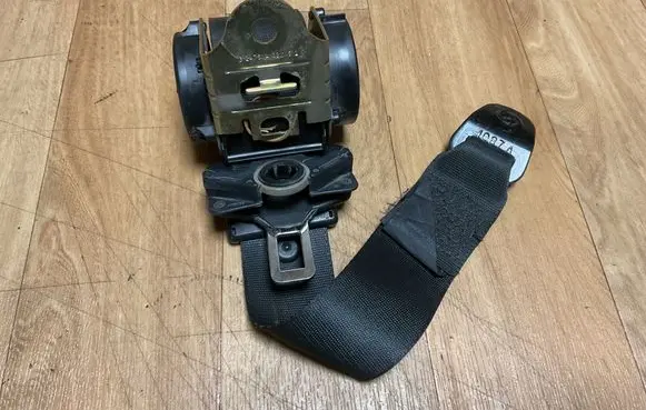 Mini One - Cooper R50 - 53 Rear seatbelt 601030000 040126