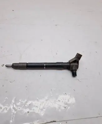 Mazda CX-5 Fuel injector SH0113H50