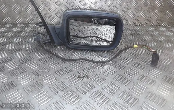 Front door electric wing mirror
