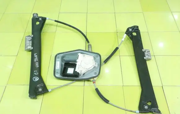 Volkswagen Eos Front door window regulator with motor 5K0959792A