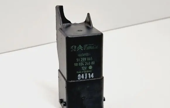 Peugeot 2008 I Glow plug pre-heat relay 9802424080