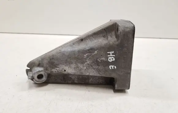 Mercedes-Benz E W211 Engine mounting bracket A6112230804