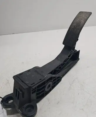 Mercedes-Benz ML W164 Accelerator throttle pedal A1643000004