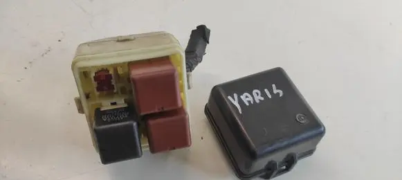 Toyota Yaris Fuse box set 9098702016 156701570