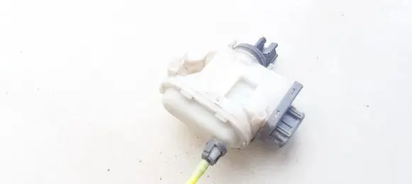 Volkswagen PASSAT B4 Central locking vacuum pump 3a0862153b